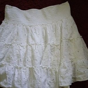 Bright white elastic waist eyelet lace skirt.sz Small